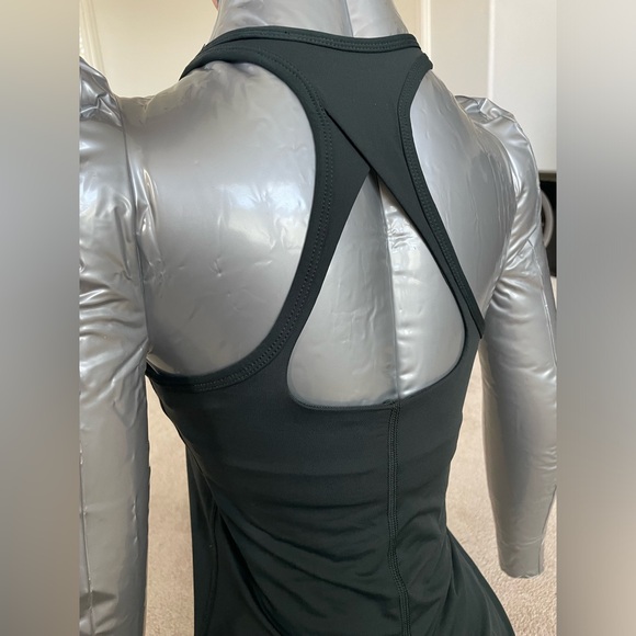 Nike Women's Racerback Tank with Built in Bra - Small - Picture 5 of 11